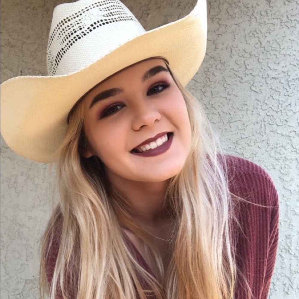 Meet your Posher, Kaitlyn